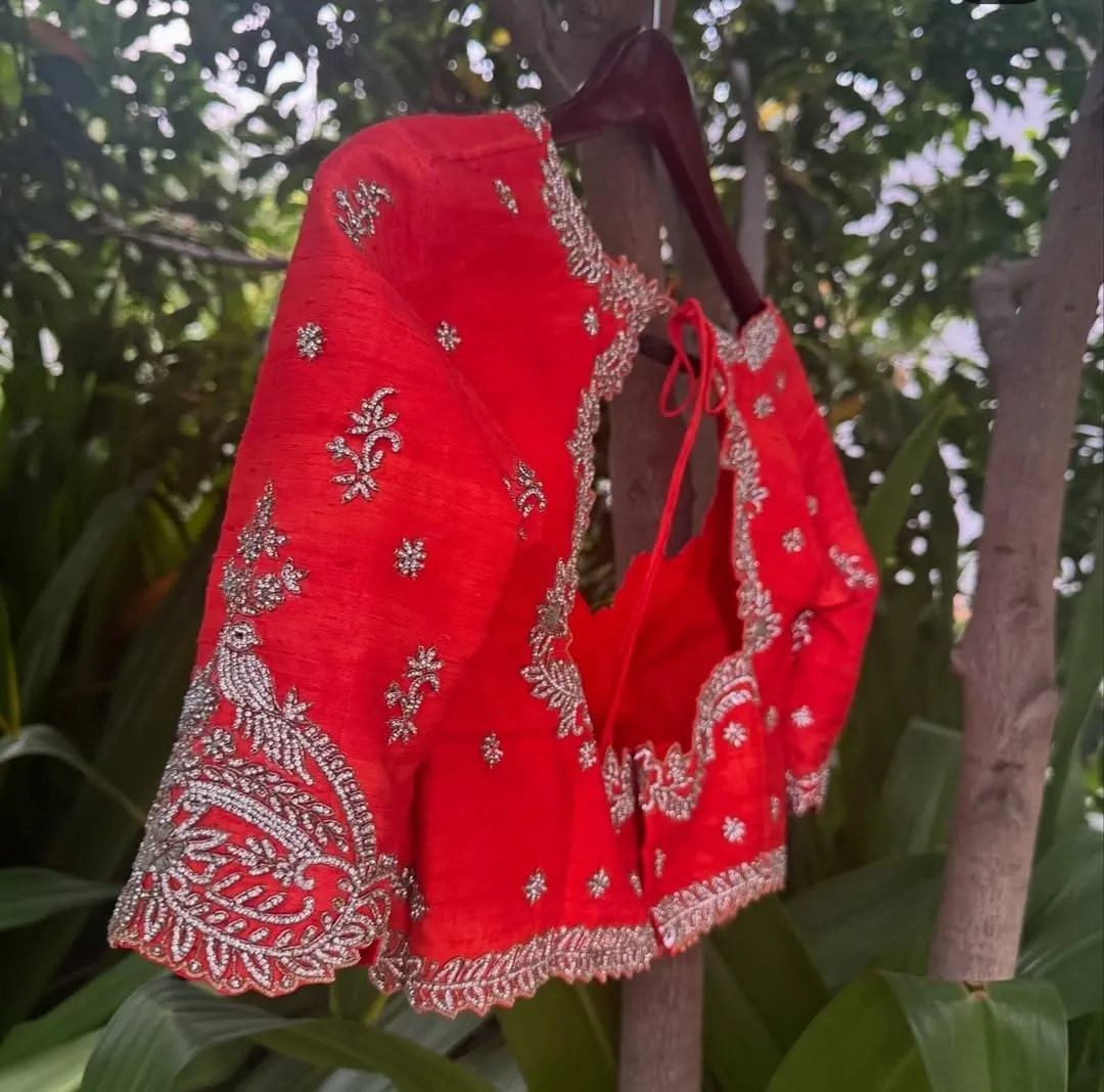 Royal Red Wedding Blouse – Unveil Bridal Grandeur!