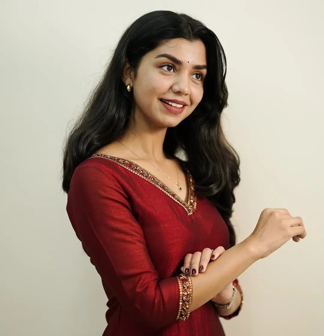 Buy Online Red Latest Maggam Work Ready-to-Wear Kurti Set Budget-Friendly Under ₹3k Custom Sizes Available